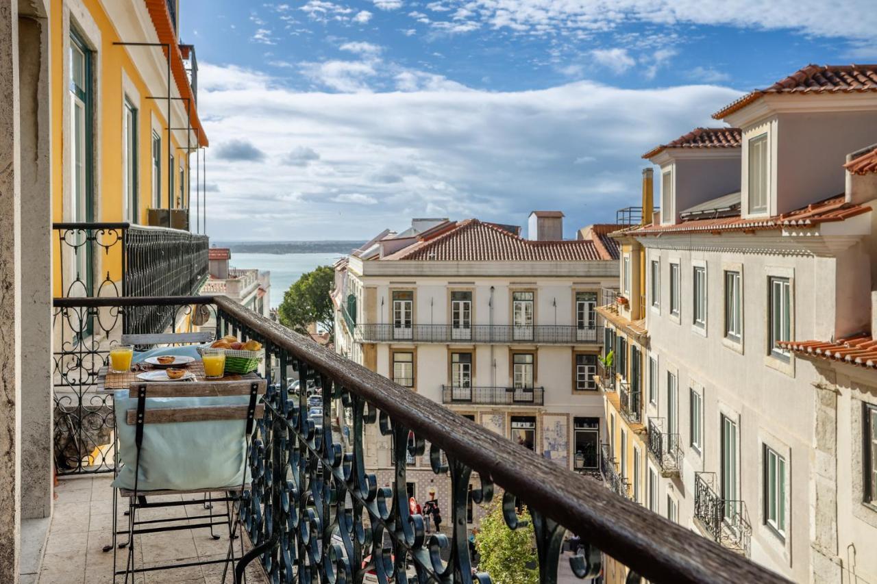Castelo Apartment - Beautiful Balcony View Lisbon Bagian luar foto